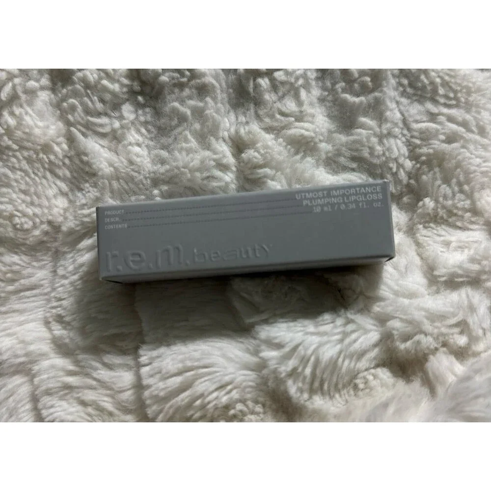 R.E.M. beauty Utmost Importance Plumping Lip Gloss